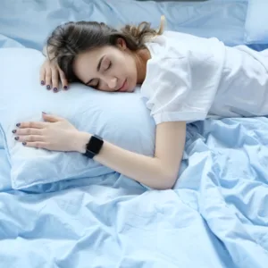 Dormire a pancia in giù: il guilty pleasure che mette alla prova la tua colonna vertebrale